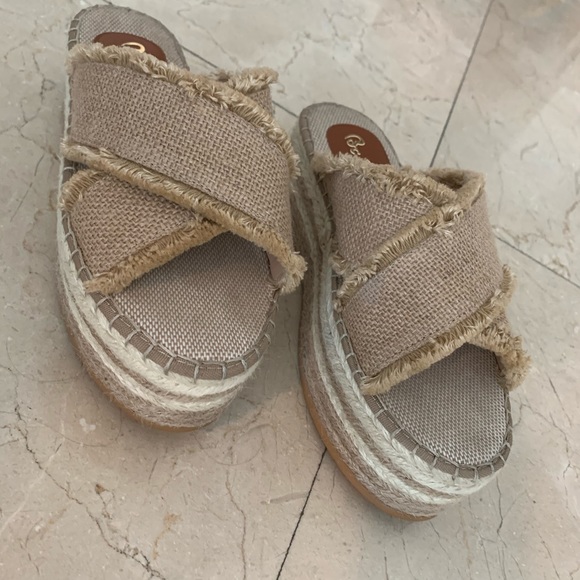 Sandals - Picture 4 of 4